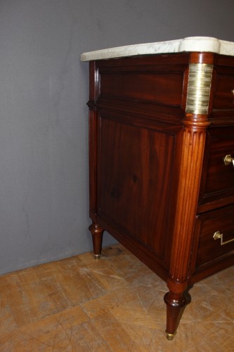 Antiquités - Commode  Louis XVI en acajou fin XVIIIe siècle