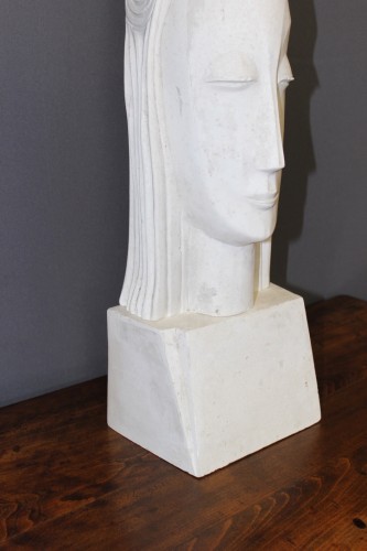 Art Déco - Plâtre représentant représentant une tête de femme stylisée