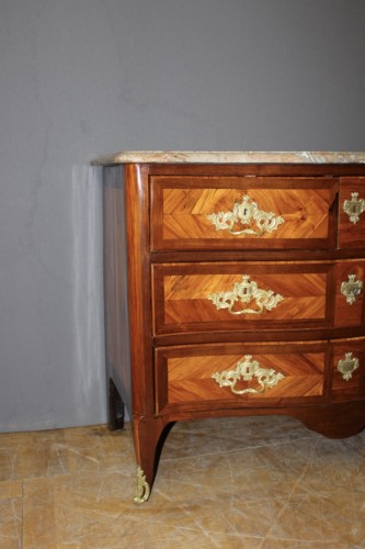 Mobilier Commode - Commode Louis XV en marqueterie du XVIIIe siècle