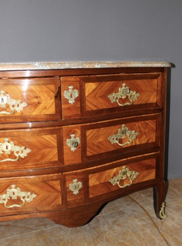 Commode Louis XV en marqueterie du XVIIIe siècle - Louis XV