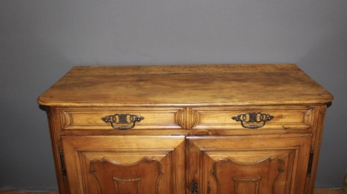 18th-century walnut sideboard - Furniture Style 