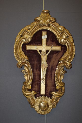 Christ en ivoire dans son cadre en bois doré - Art sacré, objets religieux Style 