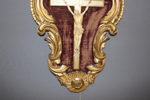 Christ en ivoire dans son cadre en bois doré - Antiquités Christophe Rochet