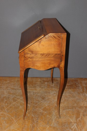 Petit dos d'âne Louis XV en noyer - Antiquités Christophe Rochet