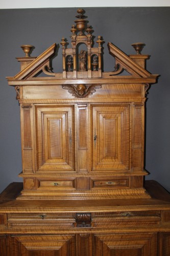 Buffet à retrait Louis XIII en noyer, fin XVIIe siècle - Mobilier Style Louis XIII