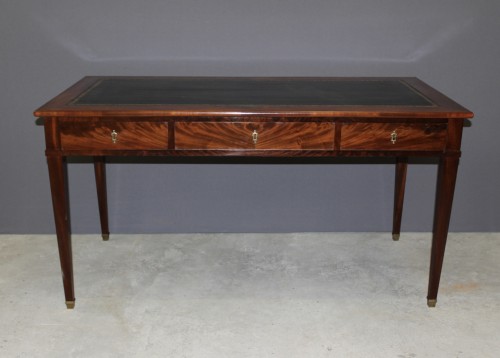 Antiquités - Bureau plat et en acajou d'époque Restauration