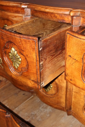 18th century Walnut crossbow chest of drawers - Louis XV