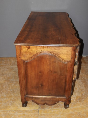 Antiquités - 18th century Walnut crossbow chest of drawers