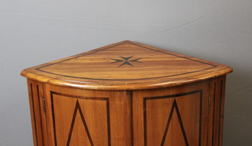 Encoignure Louis XV à la croix de Malte - Mobilier Style Louis XV
