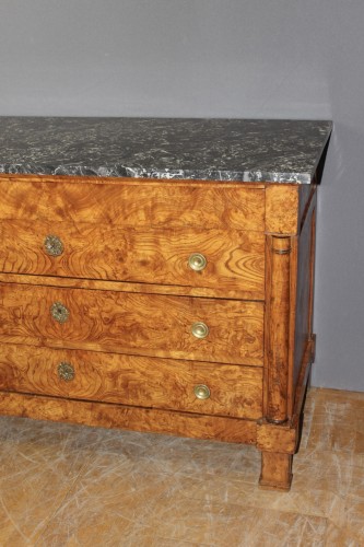 Commode en loupe de frêne fin XIXe - Mobilier Style Napoléon III