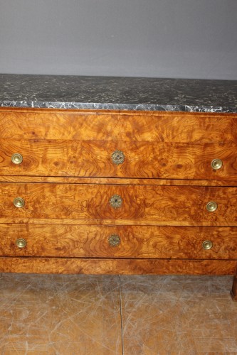 Mobilier Commode - Commode en loupe de frêne fin XIXe