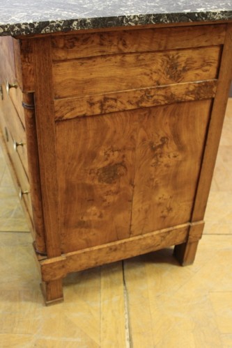 Antiquités - Commode en loupe de frêne fin XIXe