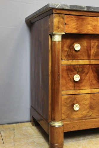 XIXe siècle - Commode Empire à colonnes Détachées en noyer début XIX