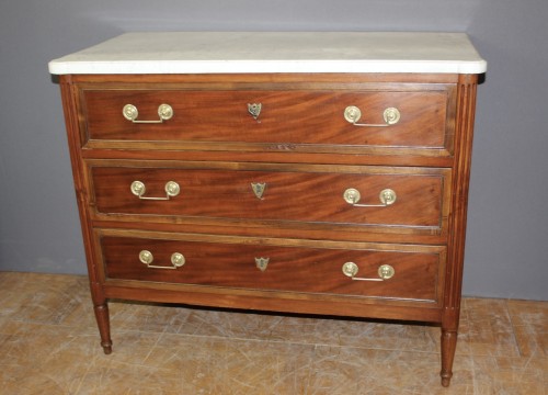 Petite Commode Louis XVI début XIX