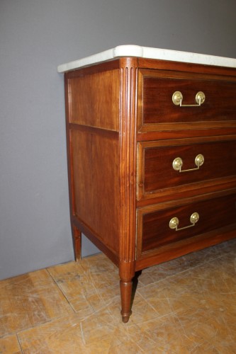 XIXe siècle - Petite Commode Louis XVI début XIX