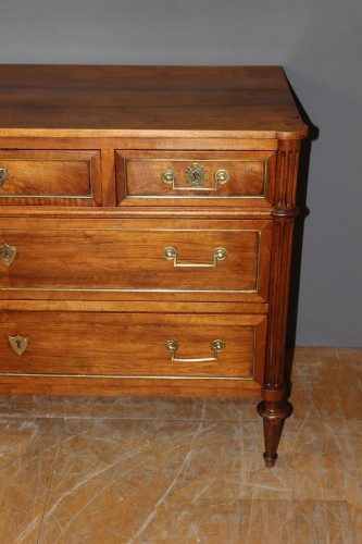 Commode Directoire en noyer vers 1790 - Mobilier Style Directoire