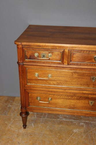 Mobilier Commode - Commode Directoire en noyer vers 1790