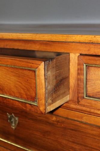 Antiquités - Commode Directoire en noyer vers 1790