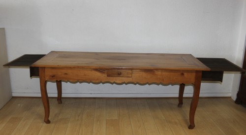 XIXe siècle - Table de ferme de en merisier milieu du XIXe siècle