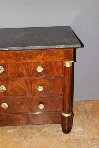 Mobilier Commode - Commode Empire en acajou à colonnes détachées