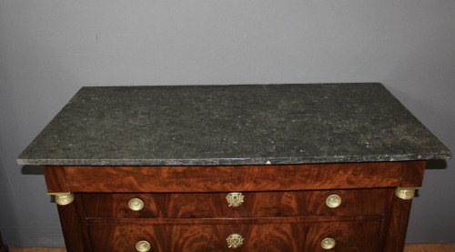 Commode Empire en acajou à colonnes détachées - Empire