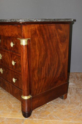 Empire - Commode Empire en acajou à colonnes détachées