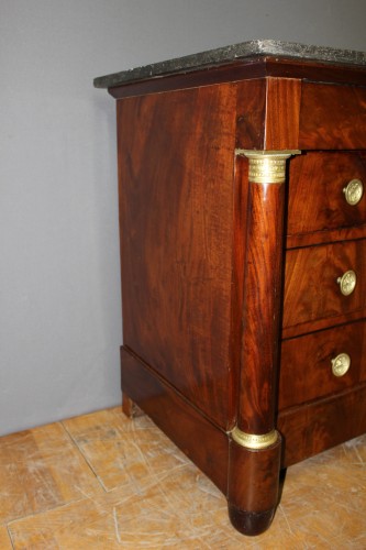 Antiquités - Commode Empire en acajou à colonnes détachées
