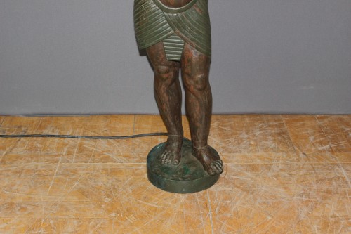Nubien porte torchère à l'egyptienne en fonte de fer XIXe siècle - Antiquités Christophe Rochet
