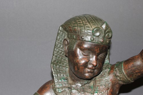 XIXe siècle - Nubien porte torchère à l'egyptienne en fonte de fer XIXe siècle