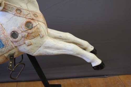 Objets de Curiosité  - Cheval de manège en bois sculpté polychrome fin XIXe