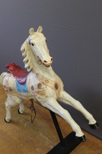 Antiquités - Cheval de manège en bois sculpté polychrome fin XIXe