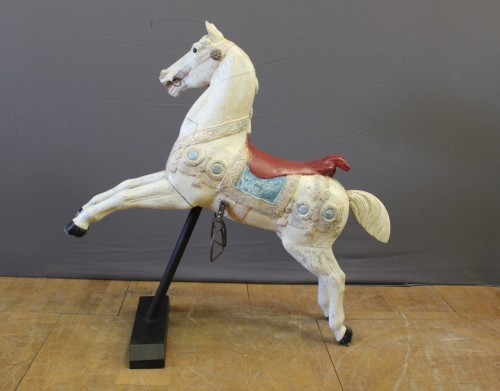 Antiquités - Cheval de manège en bois sculpté polychrome fin XIXe