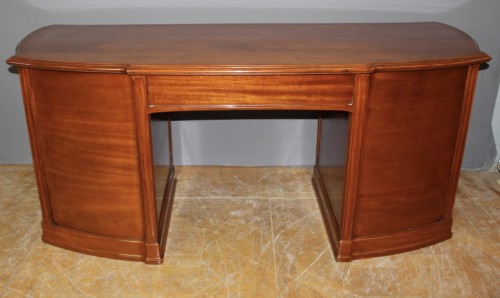 Art nouveau - Bureau Plat Art Nouveau en Acajou signé Emile Gallé