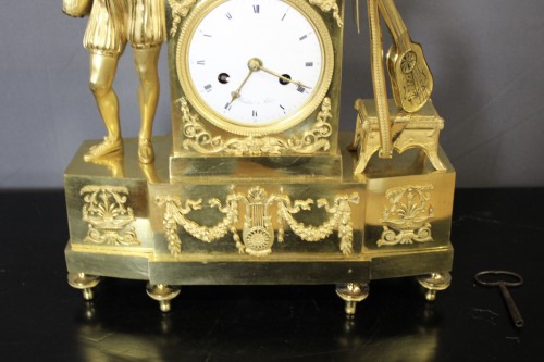 XIXe siècle - Pendule troubadour en bronze doré d'époque Charles X