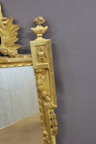 XVIIIe siècle - Miroir Louis XVI en bois doré