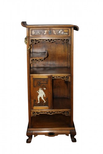 Cabinet dans le goût du Japon signé Bastet à Lyon vers 1900