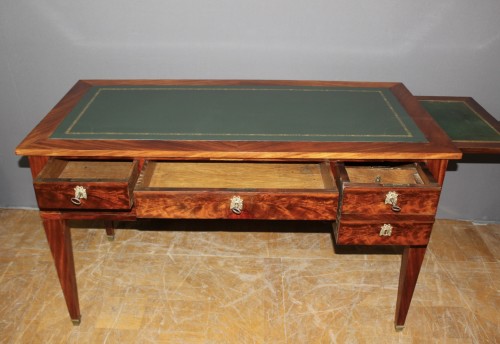 XIXe siècle - Bureau Restauration en acajou début XIXe