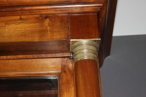 XIXe siècle - Bibliothèque Empire en noyer à colonnes détachées