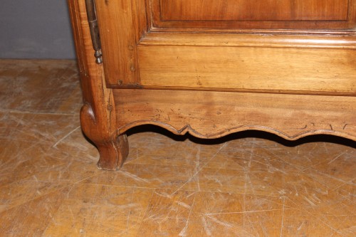 Antiquités - Bahut à pierre en noyer, fin 18e