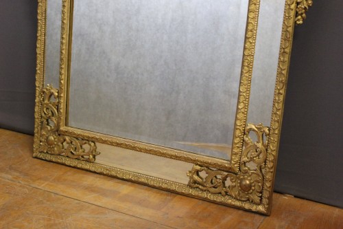Miroir Régence à Parecloses en bois sculpté et doré XVIIIe - Antiquités Christophe Rochet