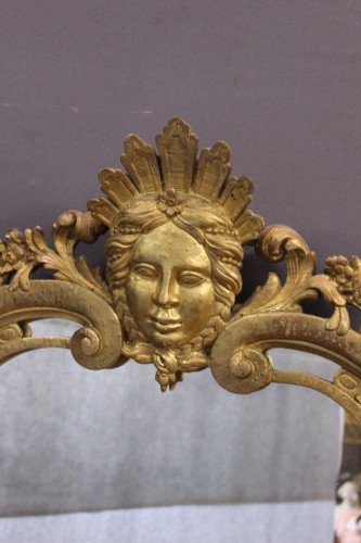 Miroir Régence à Parecloses en bois sculpté et doré XVIIIe - Régence