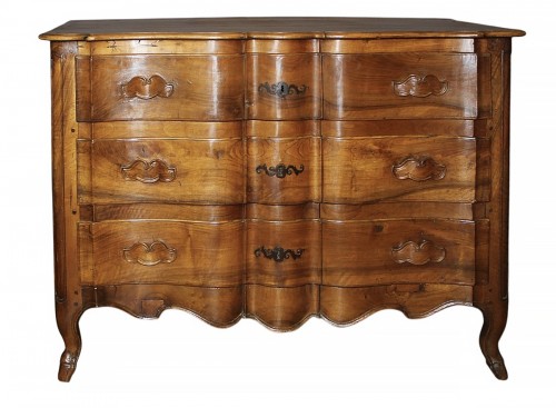 Commode arbalète en noyer XVIIIe