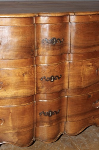 Mobilier Commode - Commode arbalète en noyer XVIIIe