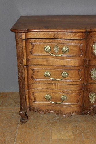 Commode Louis XV en noyer et merisier dire en arbalète - Mobilier Style Louis XV