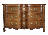 Commode Louis XV en noyer et merisier dire en arbalète
