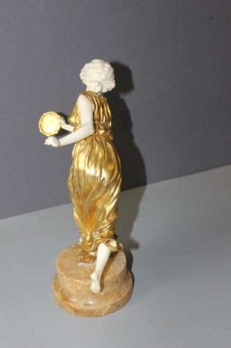 Femme au tambourin par Affortunato Gori - Antiquités Christophe Rochet
