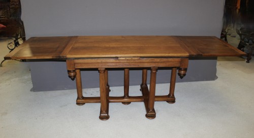 Antiquités - Table dite en Croix de Lorraine fin XVIIe siècle