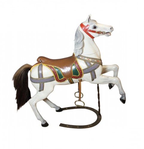 Cheval de manège en bois sculpté vers 1900