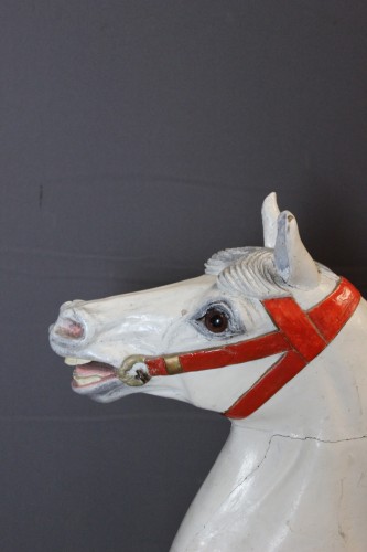 Matériaux & Architecture  - Cheval de manège en bois sculpté vers 1900