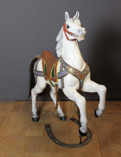 Cheval de manège en bois sculpté vers 1900 - Art nouveau